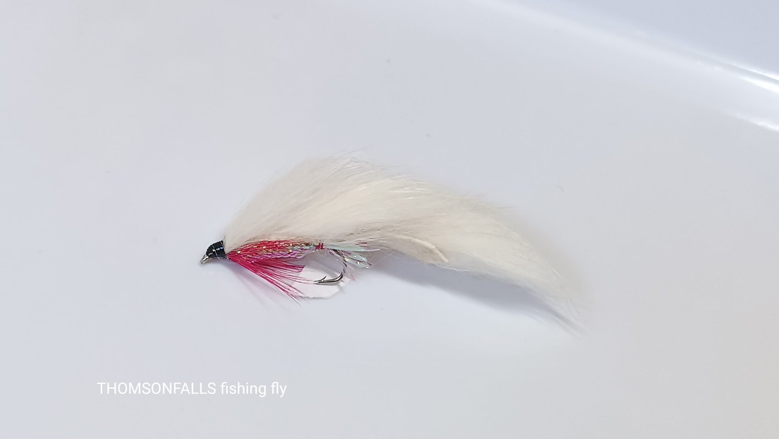 IMG_20230918_172506-scaled-1.jpg White zonker streamer(price for 12 flies) - Image 1